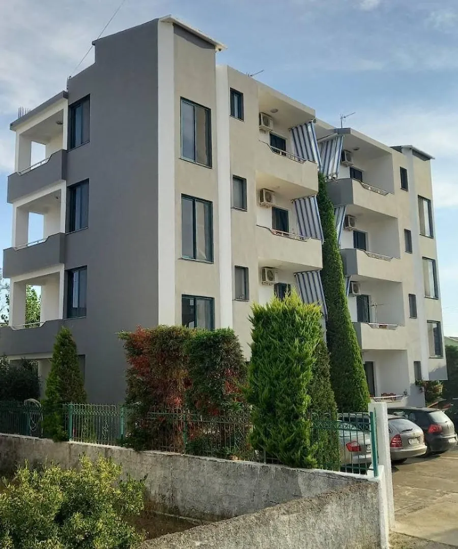 Vellezerit Celaj Velipojë Hotel